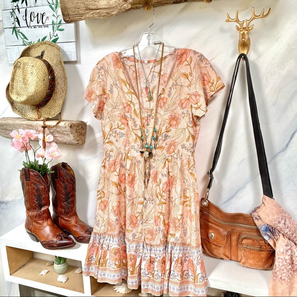 ⭐️SOLD⭐️GORGEOUS Boho dreamy floral dress w blush vibe🌸✨ - Picture 5 of 14